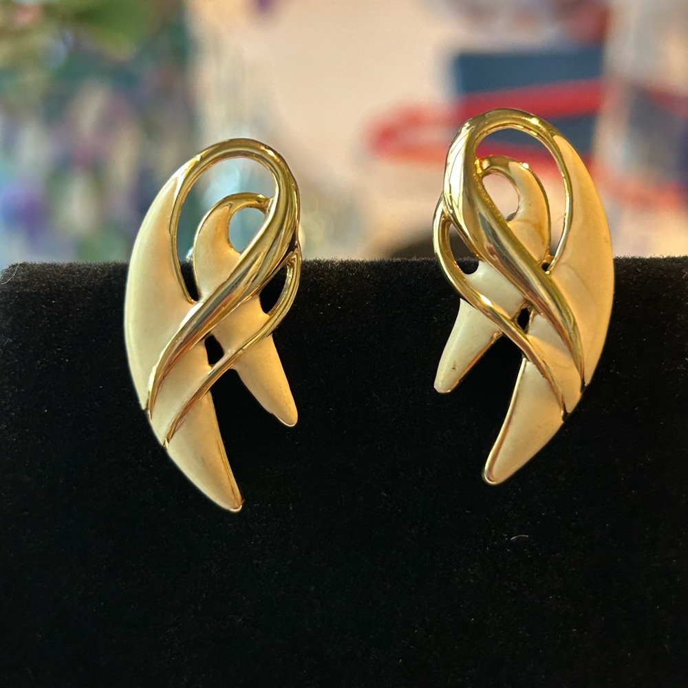 Elegant Gold and Cream Earrings